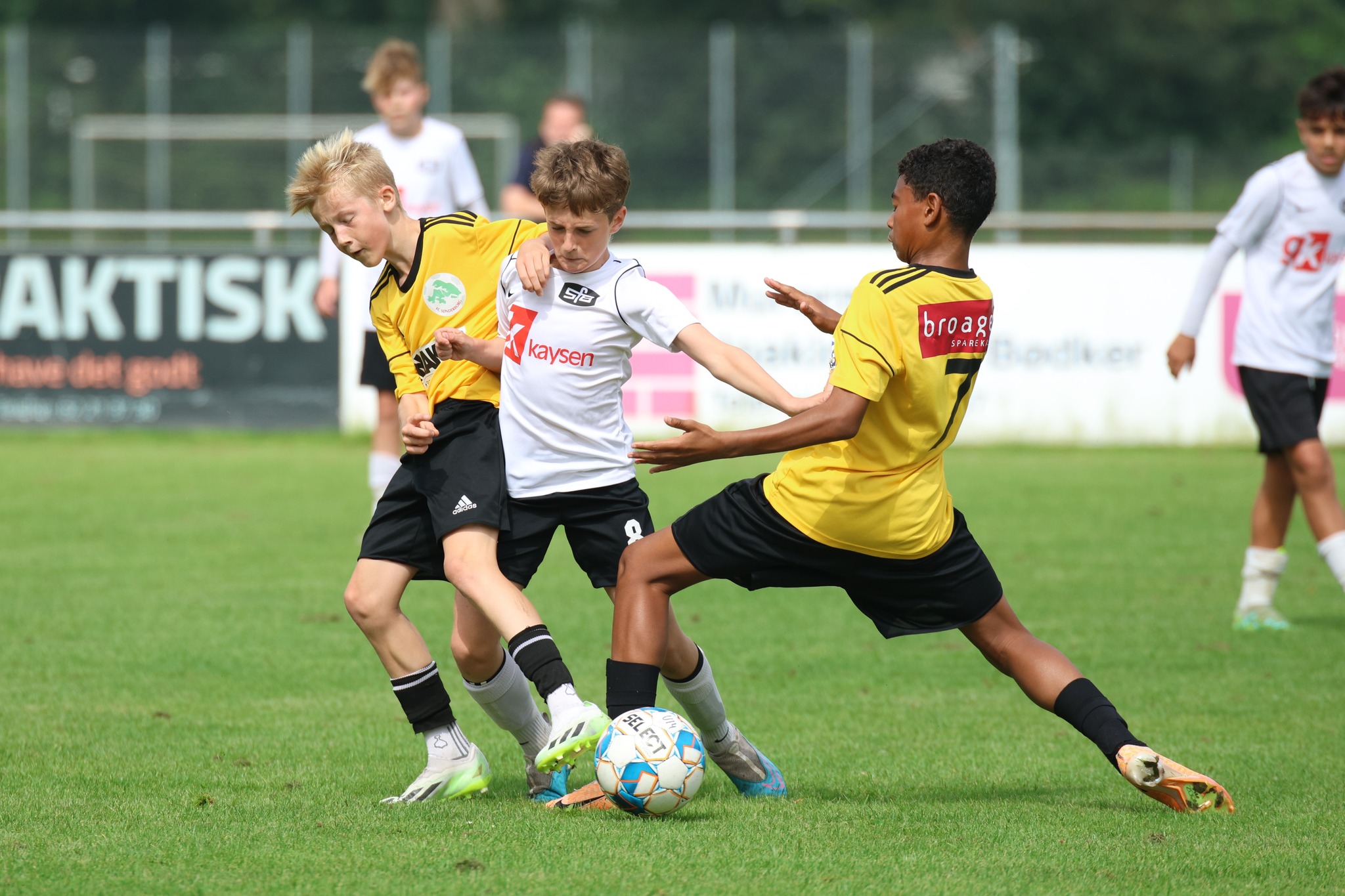 Illustration fodboldspiller i kamp